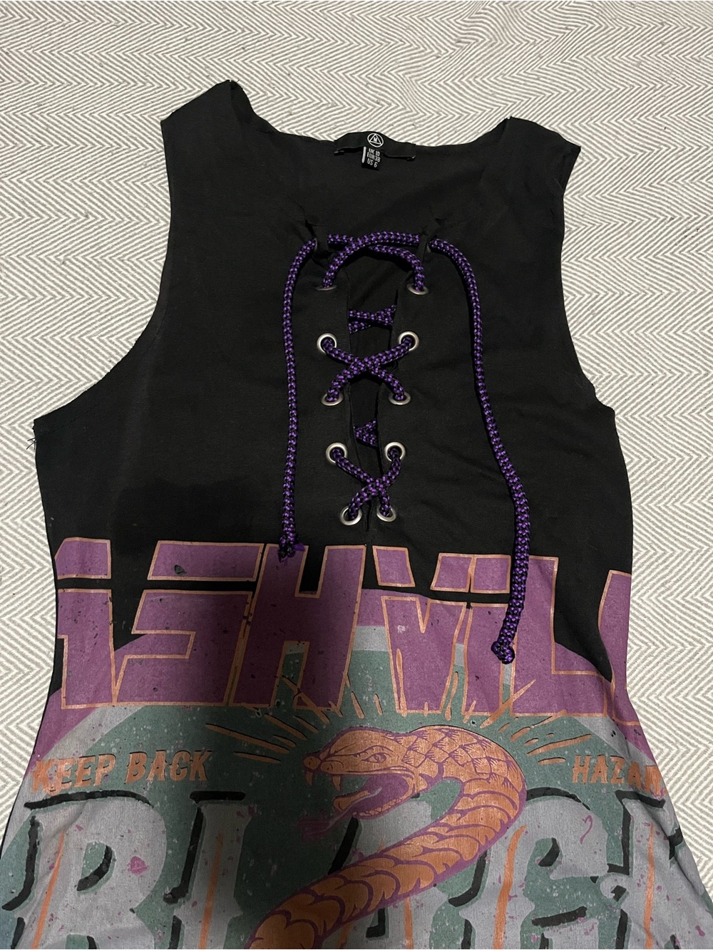 Missguided Black Graphic Lace-Up Mini Dress - Picture 3 of 6